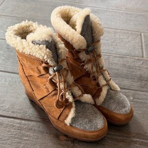 Sorel Tan and Gray Winter Boots